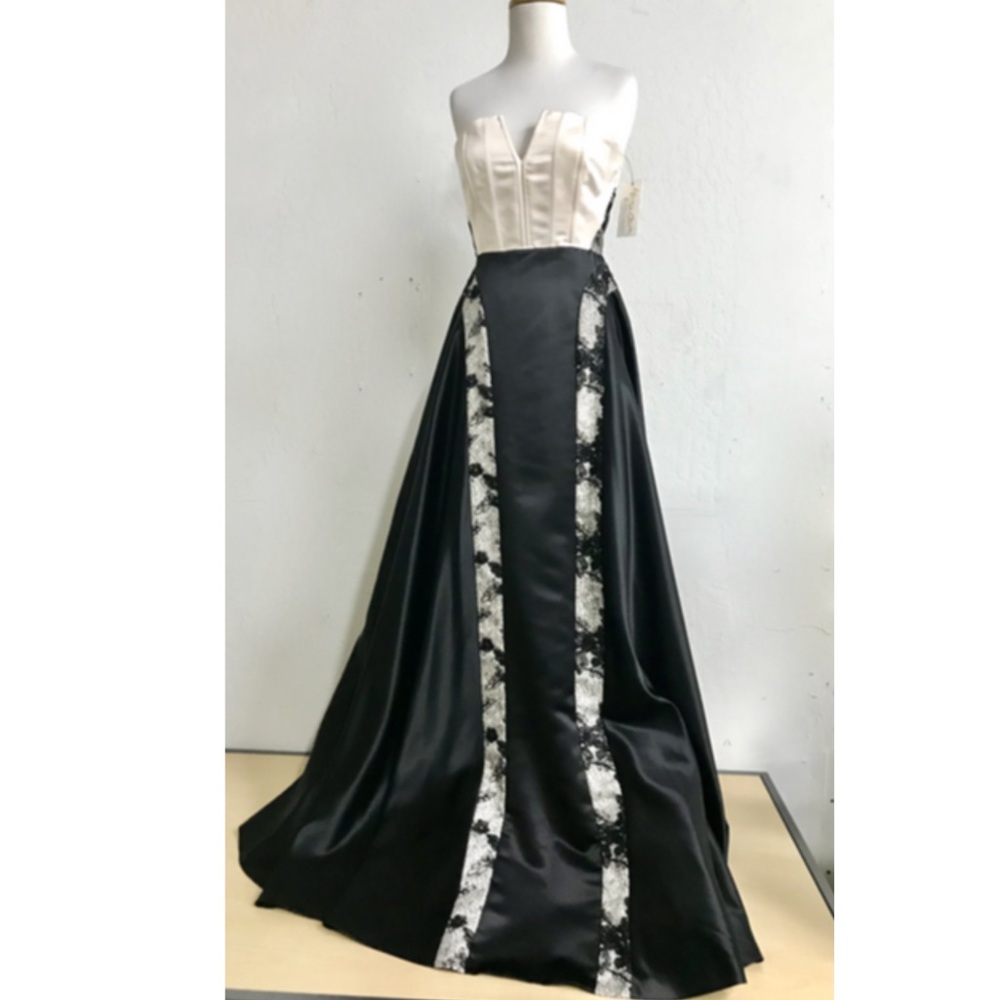 Alice + Olivia Dalya Strapless Ball Gown - Picture 6 of 11